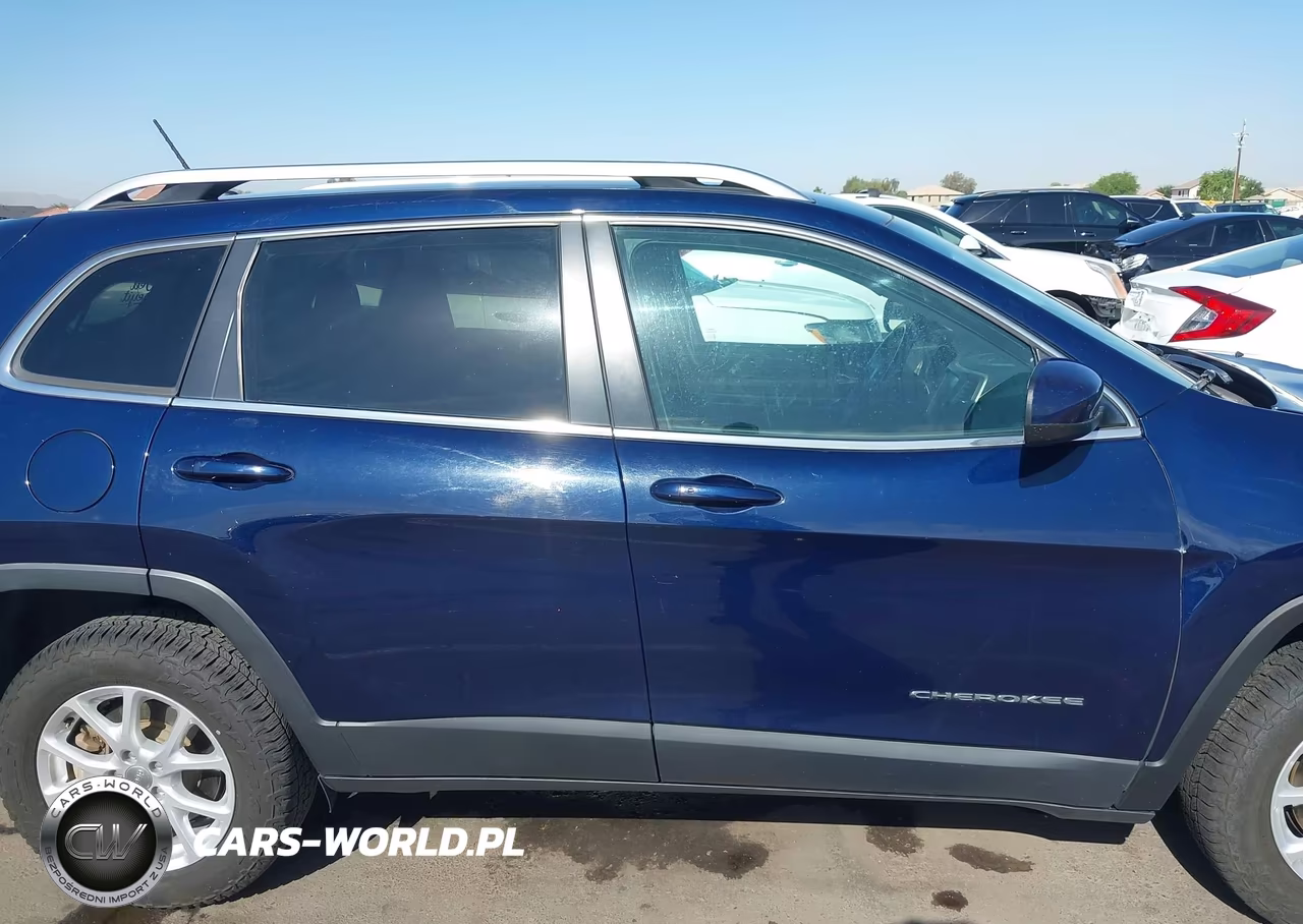 2015 Jeep Cherokee Latitude VIN:1C4PJMCS1FW668573 - 13
