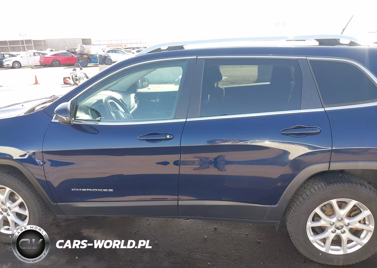 2015 Jeep Cherokee Latitude VIN:1C4PJMCS1FW668573 - 14
