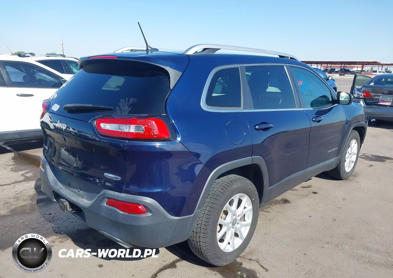 2015 Jeep Cherokee Latitude VIN:1C4PJMCS1FW668573 - 4