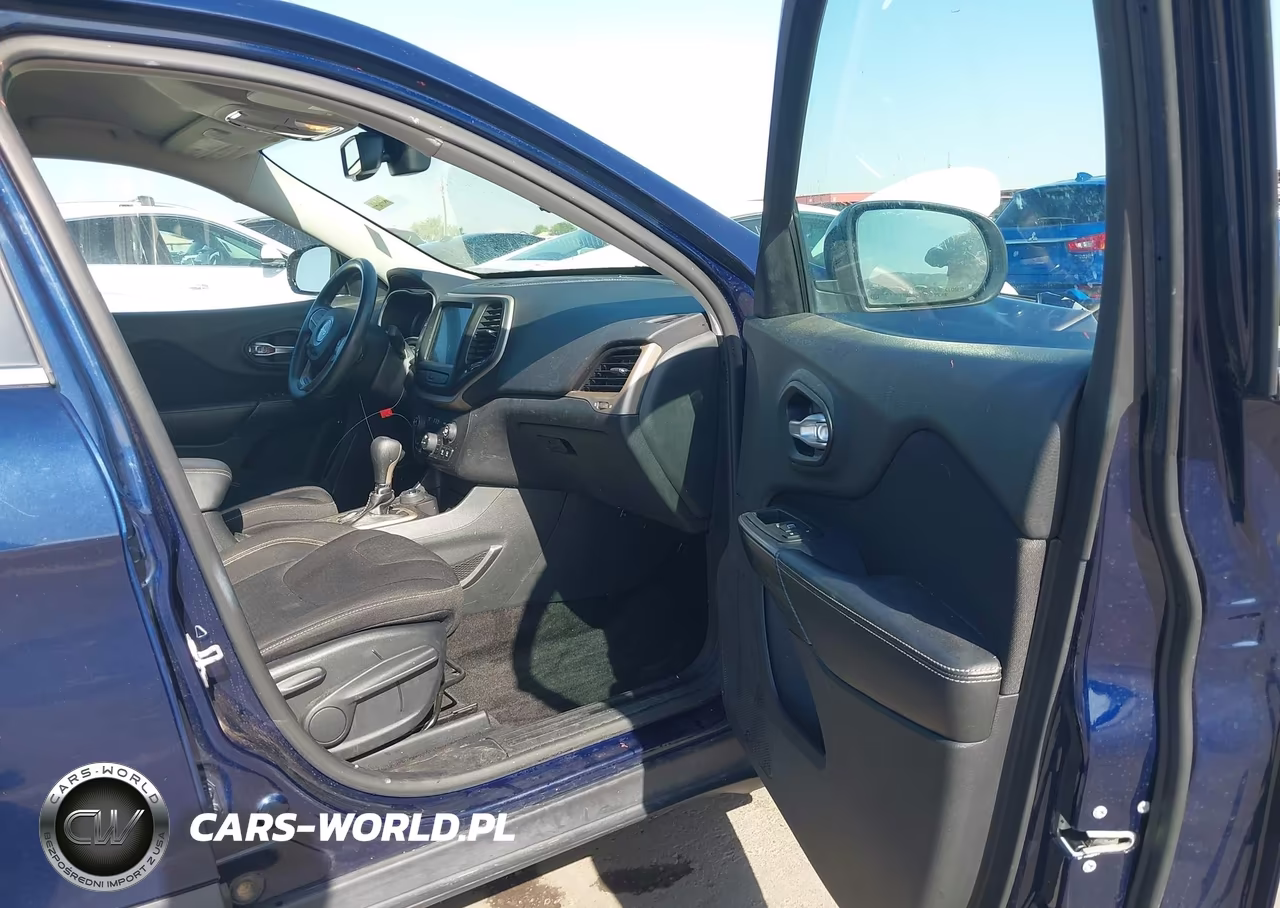 2015 Jeep Cherokee Latitude VIN:1C4PJMCS1FW668573 - 5