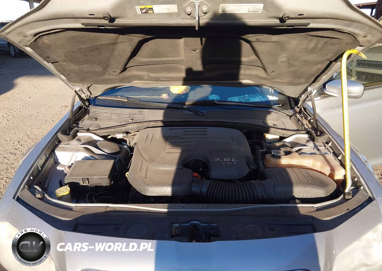2014 Chrysler 300 VIN:2C3CCAAGXEH169651 - 10