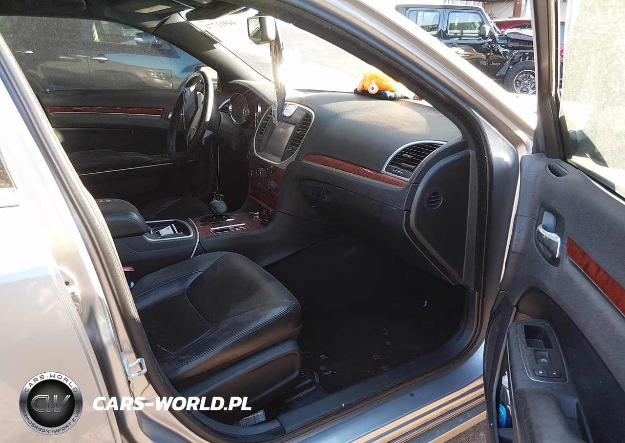 2014 Chrysler 300 VIN:2C3CCAAGXEH169651 - 5