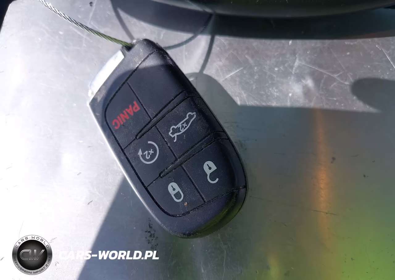 2019 Chrysler 300 300S VIN:2C3CCABG3KH682847 - 11