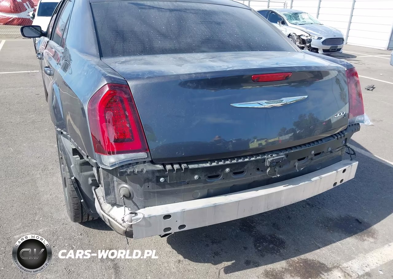 2019 Chrysler 300 300S VIN:2C3CCABG3KH682847 - 17
