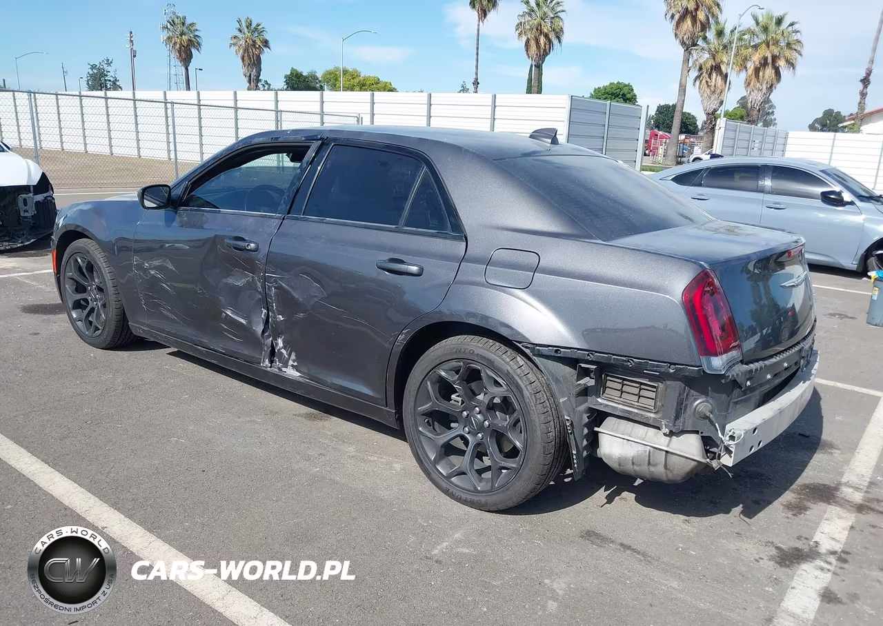 2019 Chrysler 300 300S VIN:2C3CCABG3KH682847 - 3