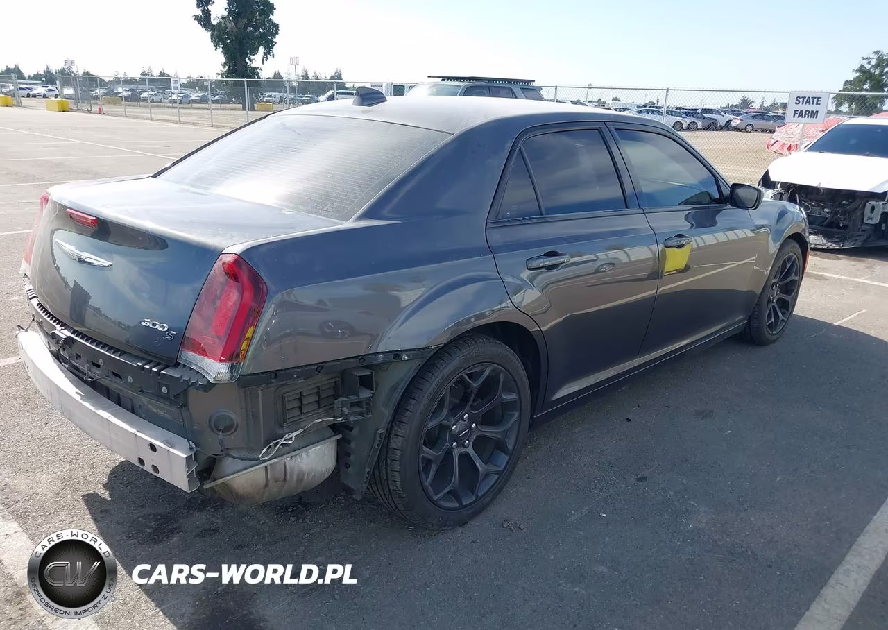 2019 Chrysler 300 300S VIN:2C3CCABG3KH682847 - 4