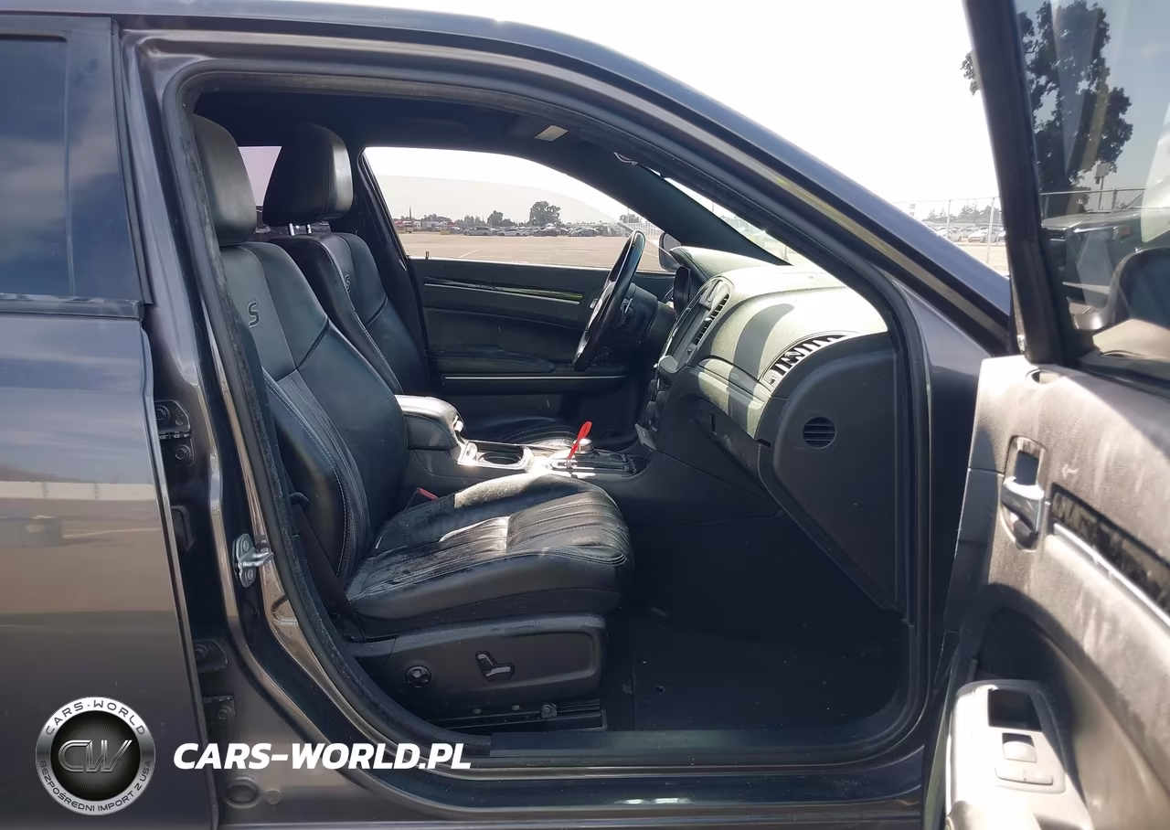 2019 Chrysler 300 300S VIN:2C3CCABG3KH682847 - 5