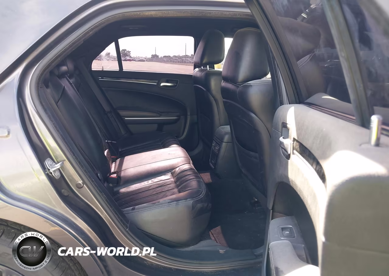 2019 Chrysler 300 300S VIN:2C3CCABG3KH682847 - 8