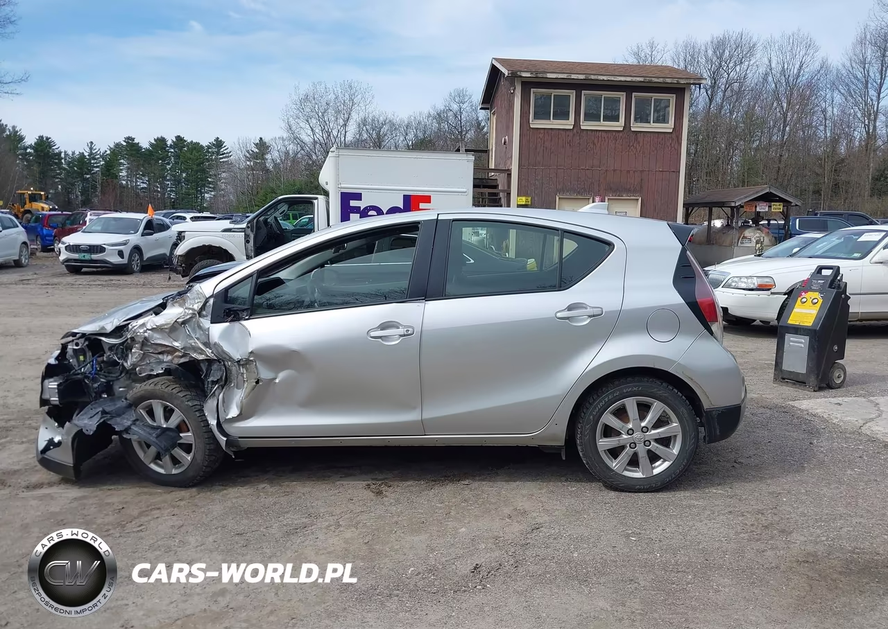 2017 Toyota Prius C Two VIN:JTDKDTB32H1591766 - 14