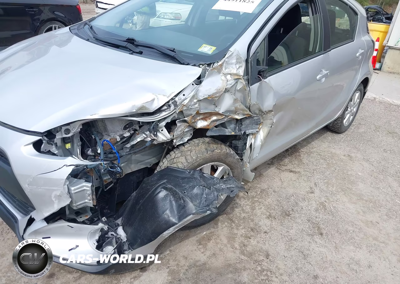 2017 Toyota Prius C Two VIN:JTDKDTB32H1591766 - 6