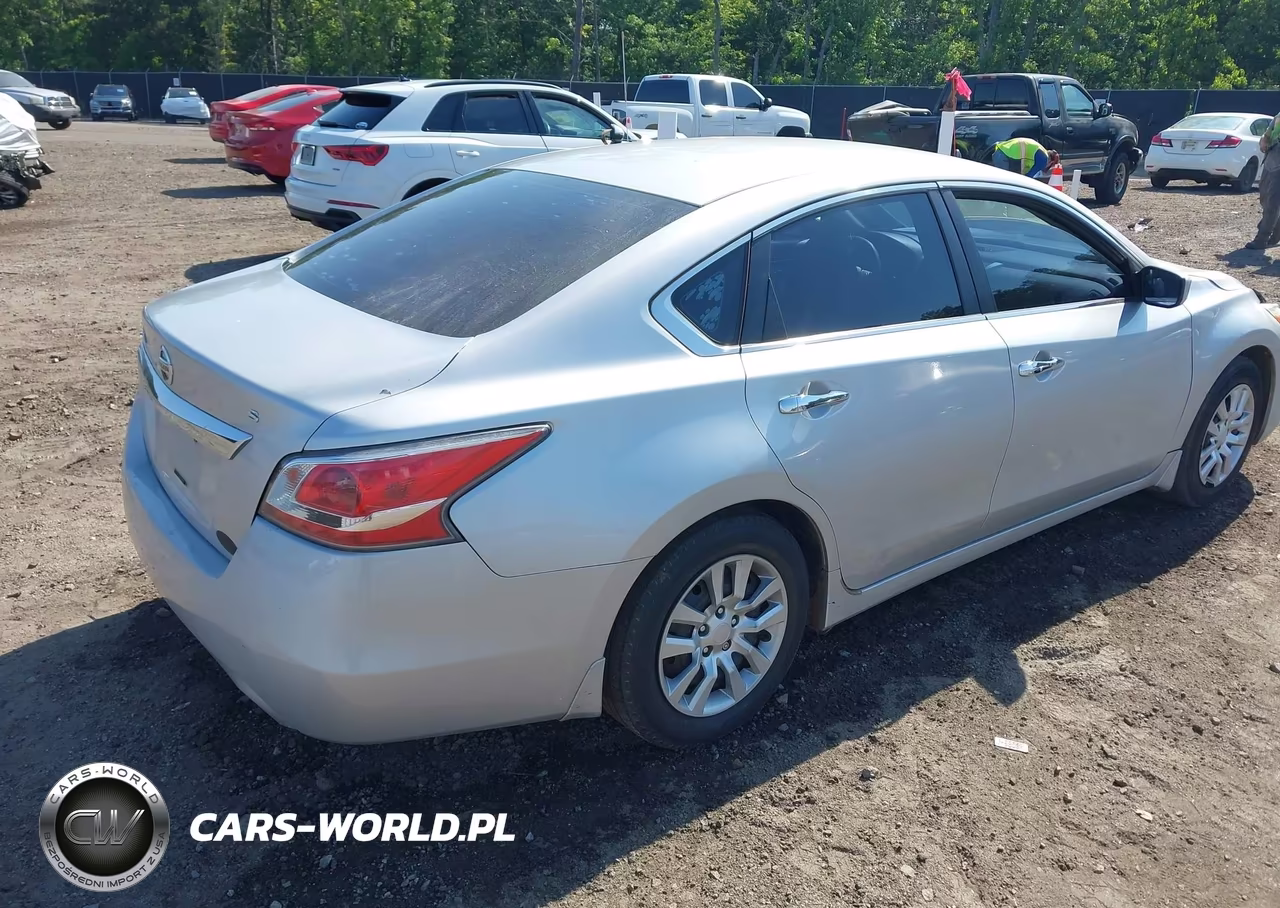 2015 Nissan Altima 2.5 S VIN:1N4AL3AP5FC187175 - 4