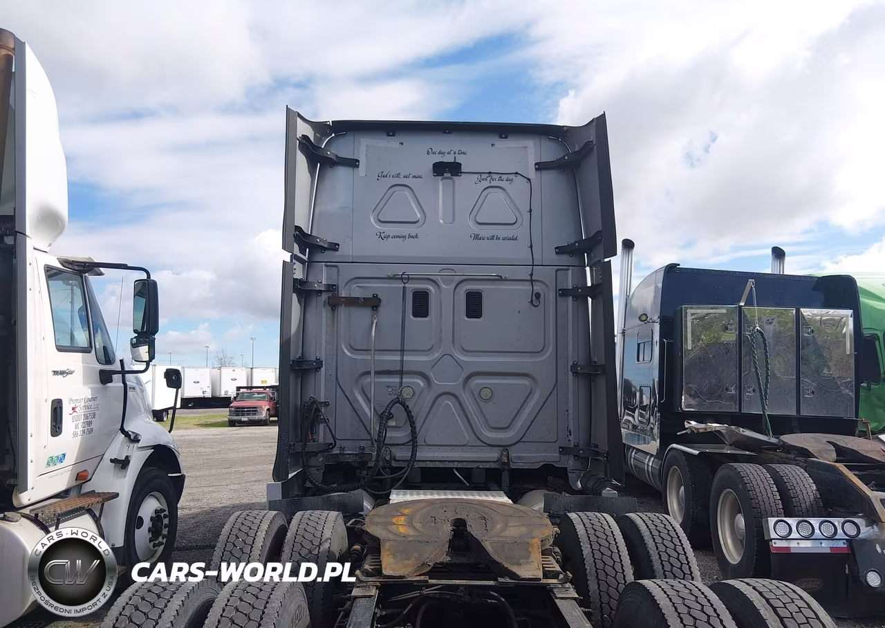 2015 Freightliner Cascadia 125 VIN:3AKJGLD53FSGH8641 - 15