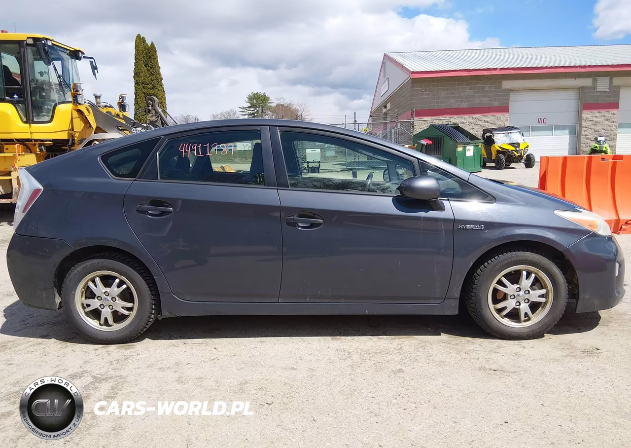 2011 Toyota Prius Two VIN:JTDKN3DU9B0316752 - 5