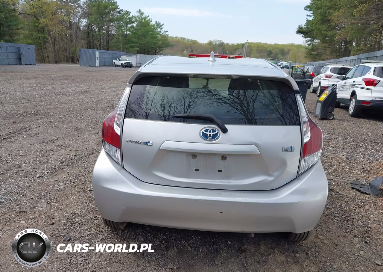 2016 Toyota Prius C Two VIN:JTDKDTB36G1134179 - 16