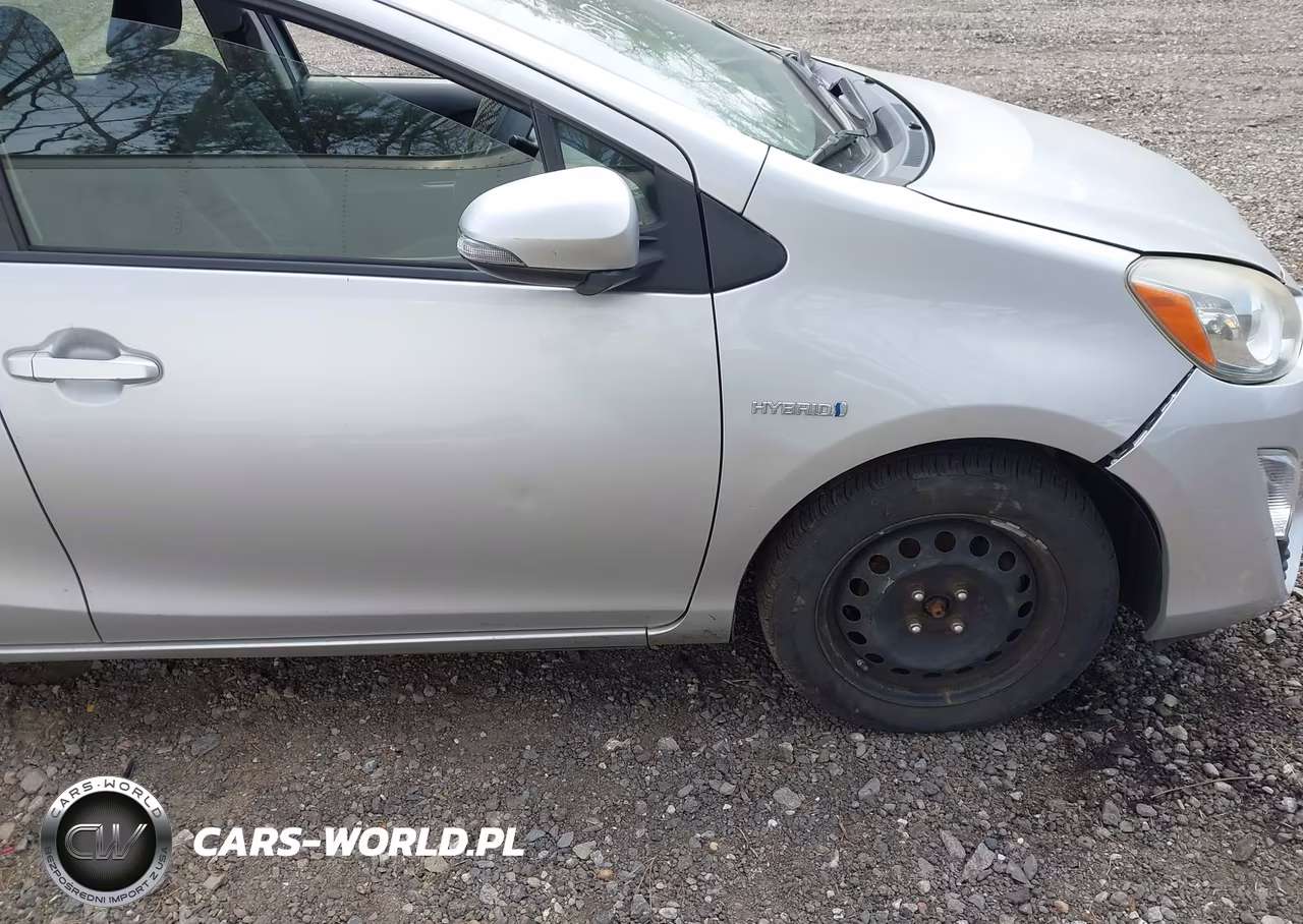 2016 Toyota Prius C Two VIN:JTDKDTB36G1134179 - 17