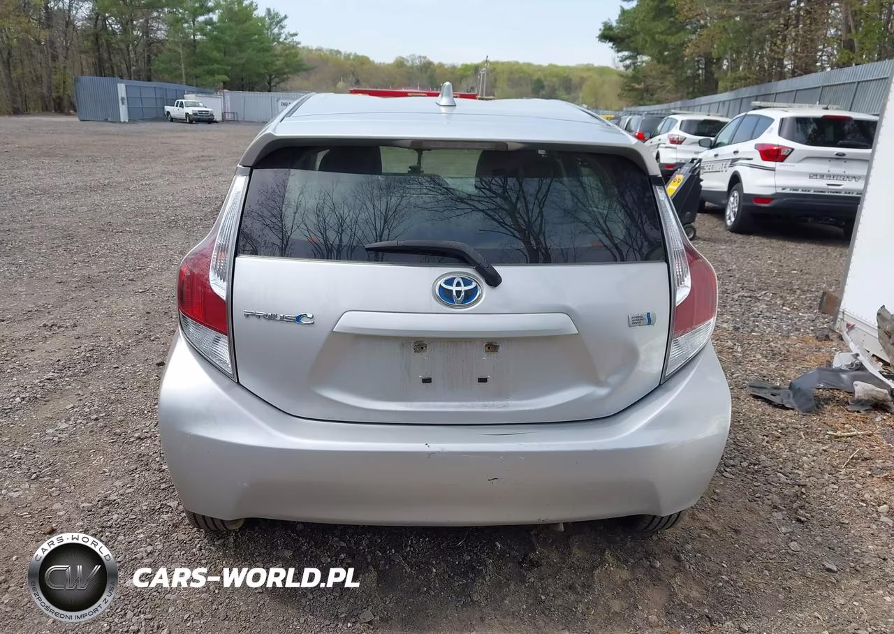 2016 Toyota Prius C Two VIN:JTDKDTB36G1134179 - 18