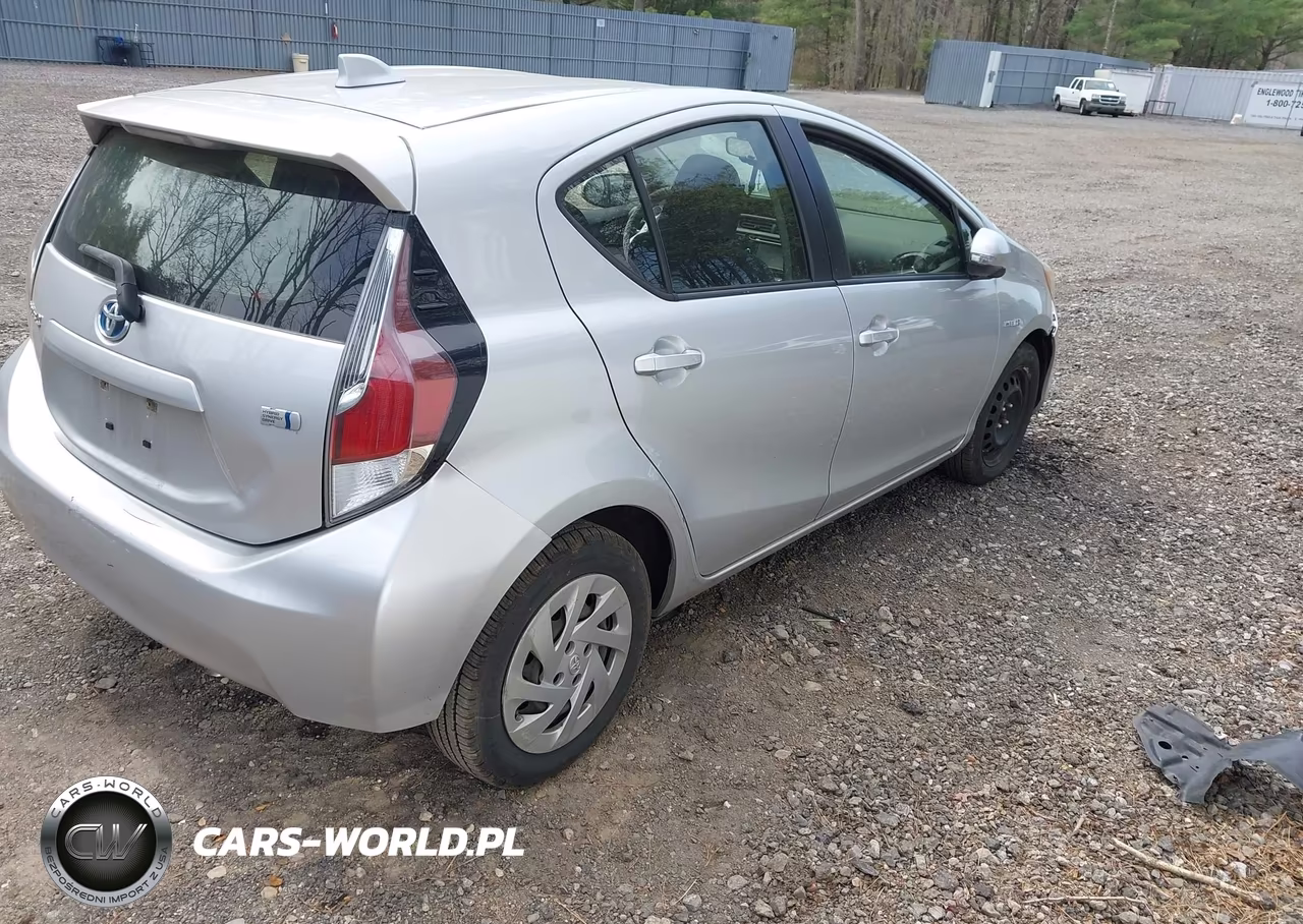 2016 Toyota Prius C Two VIN:JTDKDTB36G1134179 - 4