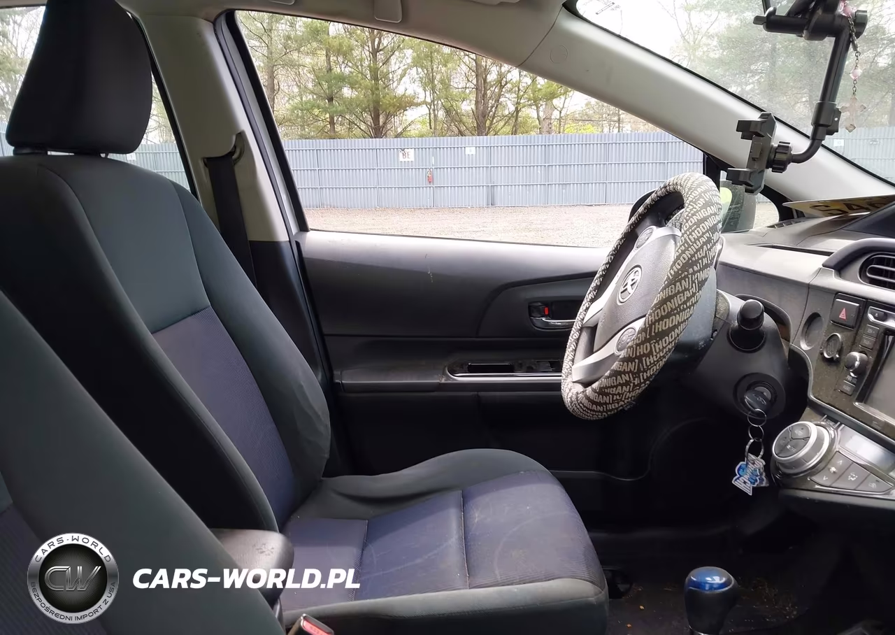 2016 Toyota Prius C Two VIN:JTDKDTB36G1134179 - 5