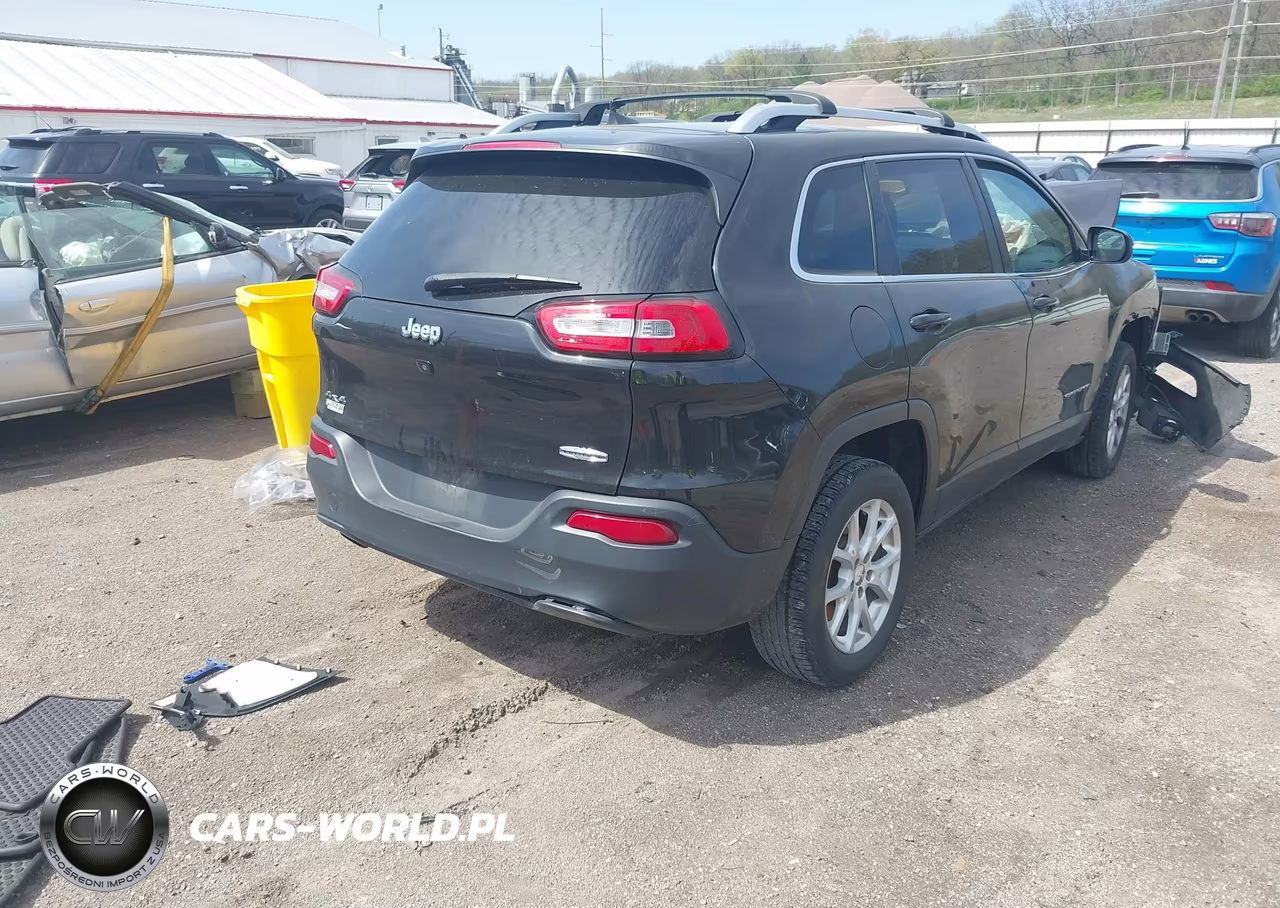 2016 Jeep Cherokee Latitude VIN:1C4PJMCB7GW182626 - 4