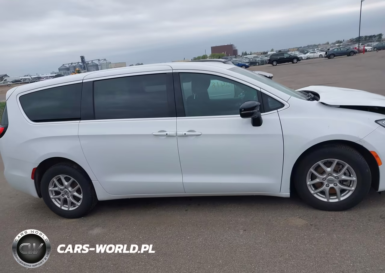 2024 Chrysler Pacifica Touring VIN:2C4RC1FG6RR198207 - 13