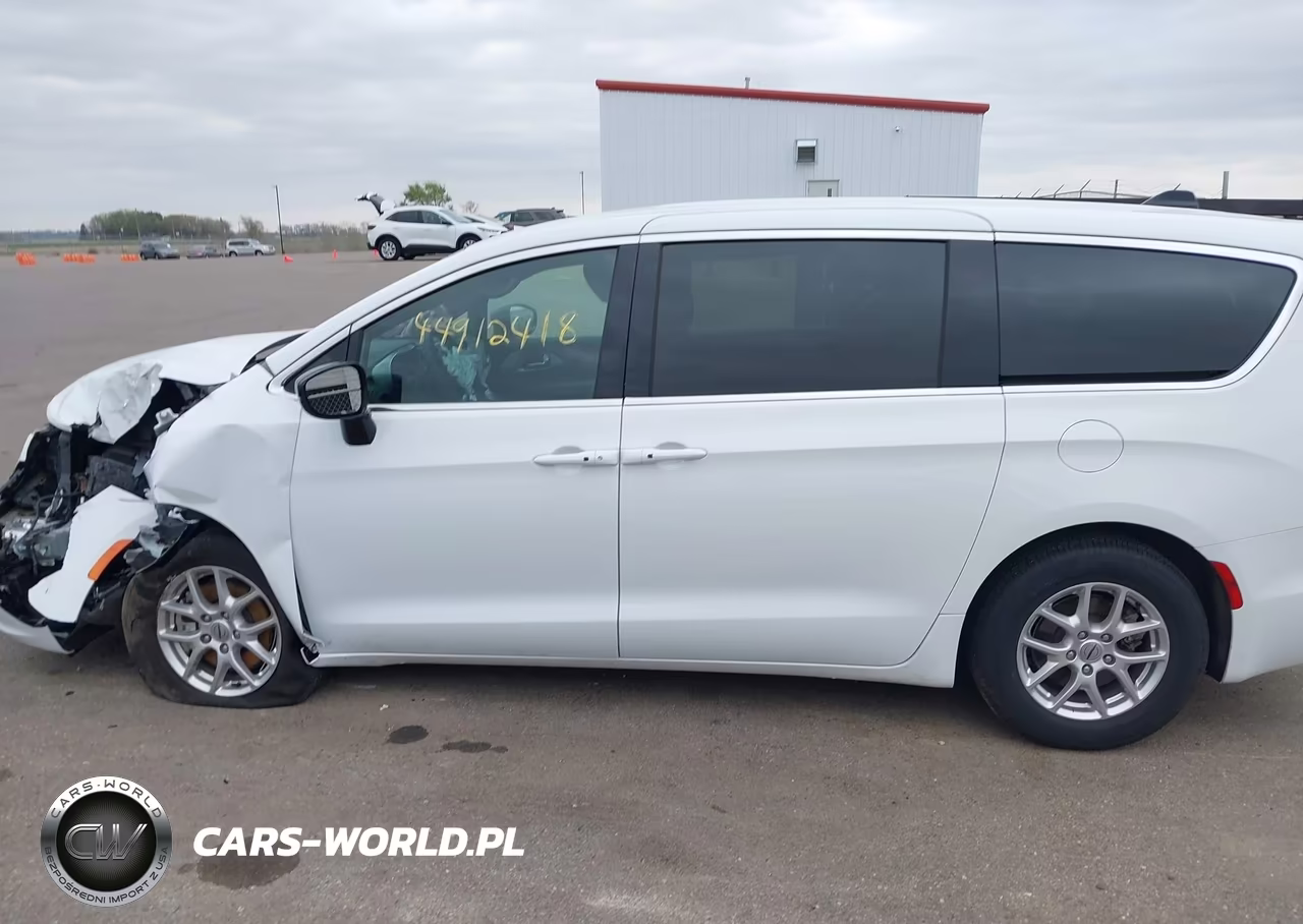 2024 Chrysler Pacifica Touring VIN:2C4RC1FG6RR198207 - 14
