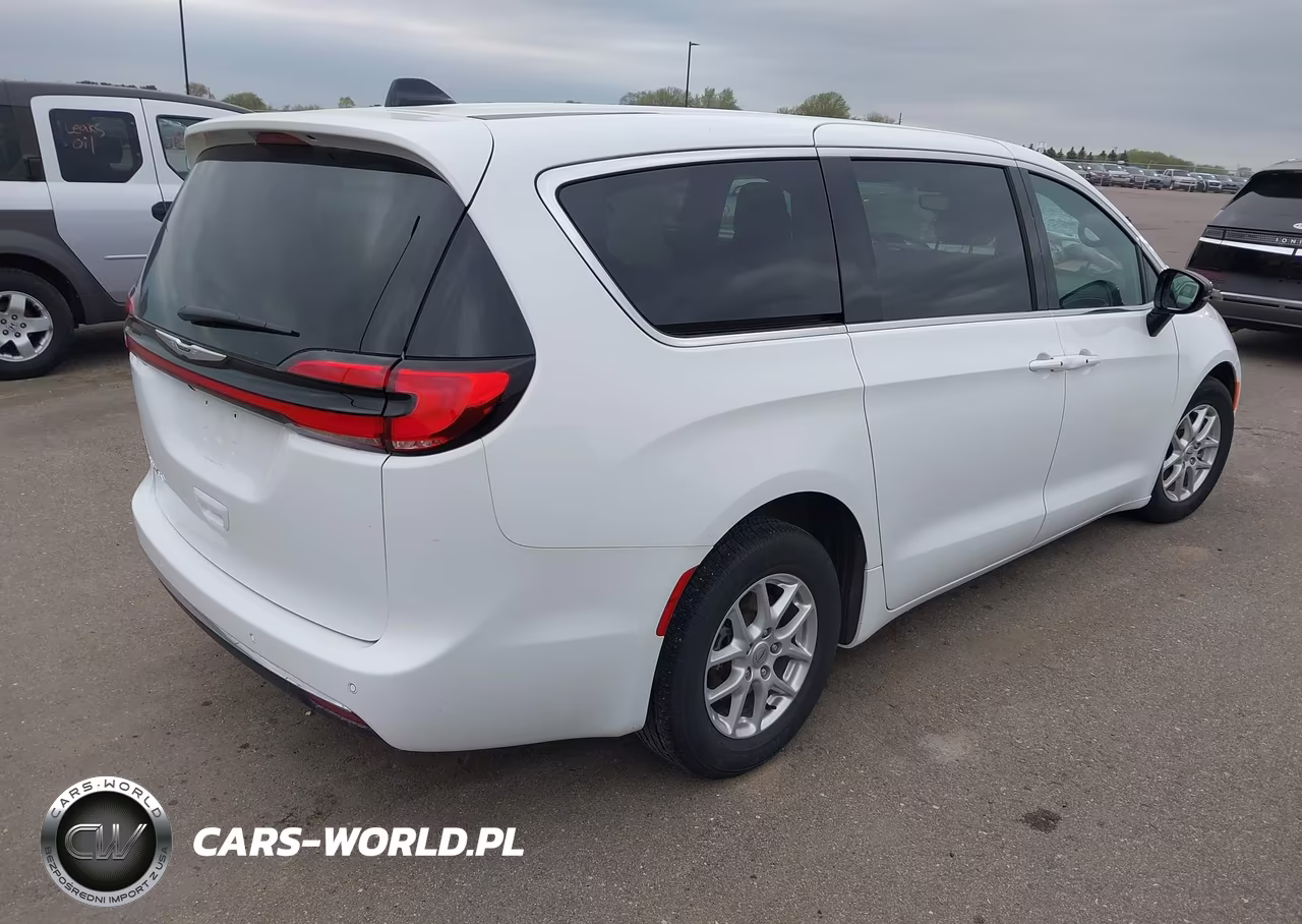 2024 Chrysler Pacifica Touring VIN:2C4RC1FG6RR198207 - 4