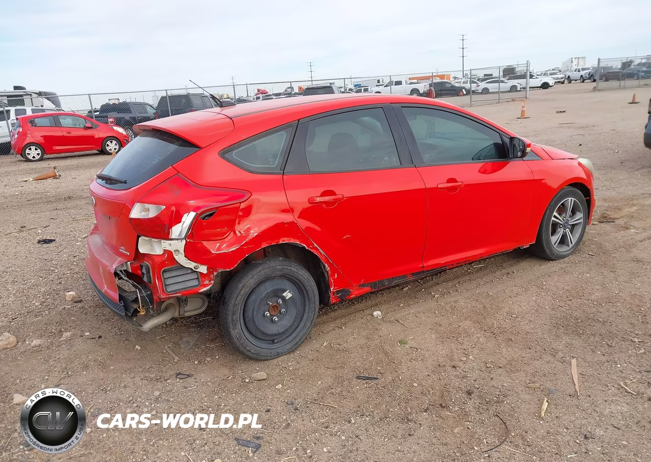 2014 Ford Focus Se VIN:1FADP3K28EL383677 - 4