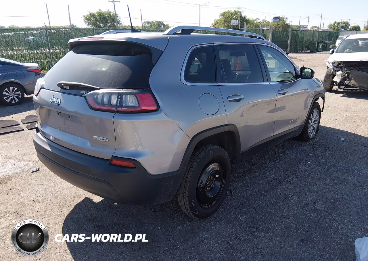 2019 Jeep Cherokee Latitude Fwd VIN:1C4PJLCB0KD263644 - 4