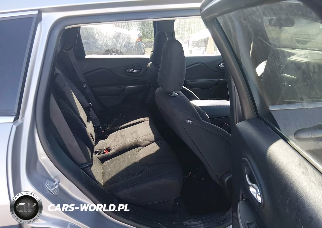 2019 Jeep Cherokee Latitude Fwd VIN:1C4PJLCB0KD263644 - 8
