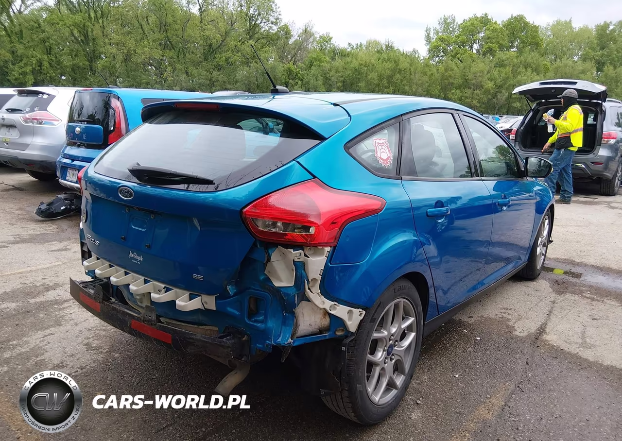 2015 Ford Focus Se VIN:1FADP3K2XFL330271 - 4