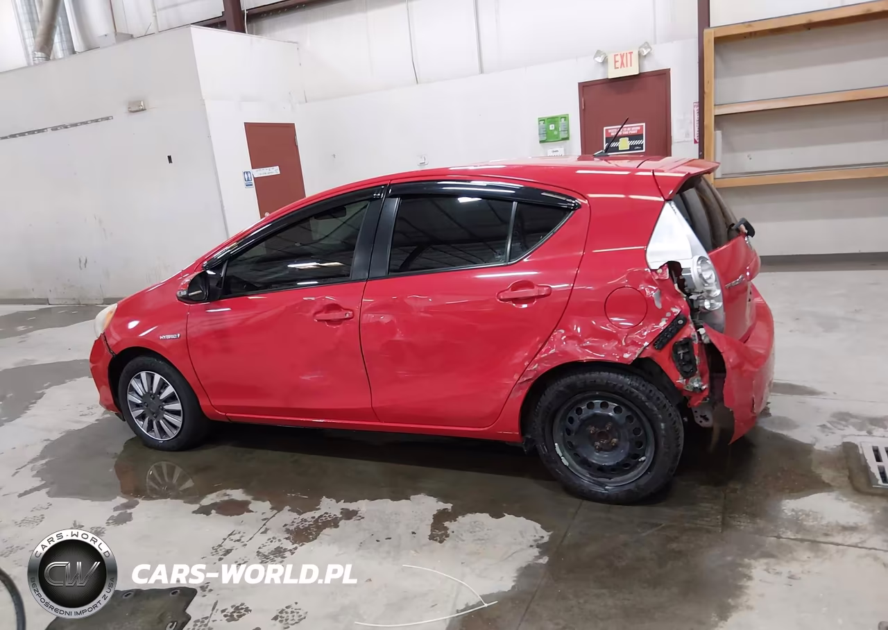 2014 Toyota Prius C Two VIN:JTDKDTB30E1077278 - 15
