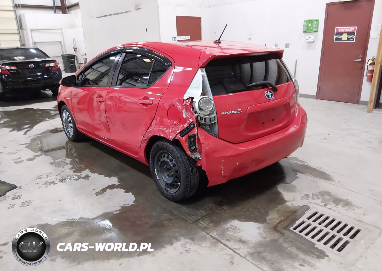 2014 Toyota Prius C Two VIN:JTDKDTB30E1077278 - 3
