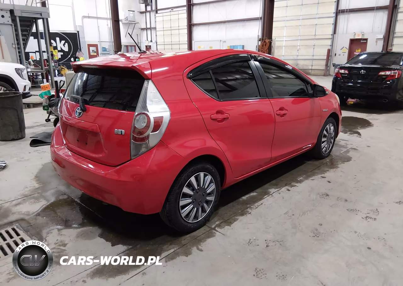 2014 Toyota Prius C Two VIN:JTDKDTB30E1077278 - 4