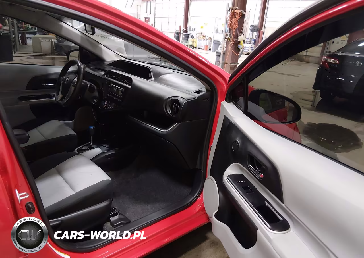 2014 Toyota Prius C Two VIN:JTDKDTB30E1077278 - 5