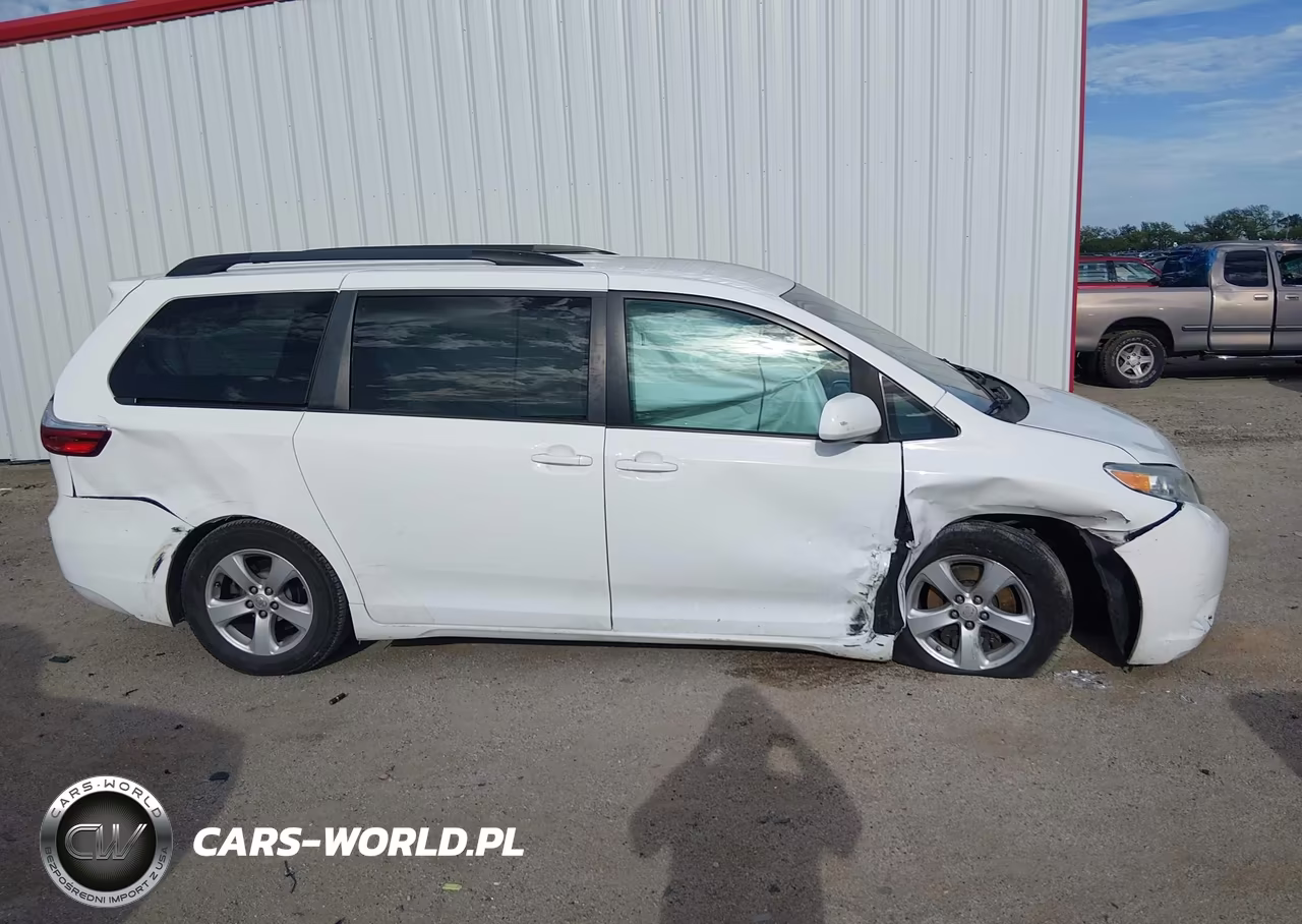 2015 Toyota Sienna Le 8 Passenger VIN:5TDKK3DC8FS577924 - 12