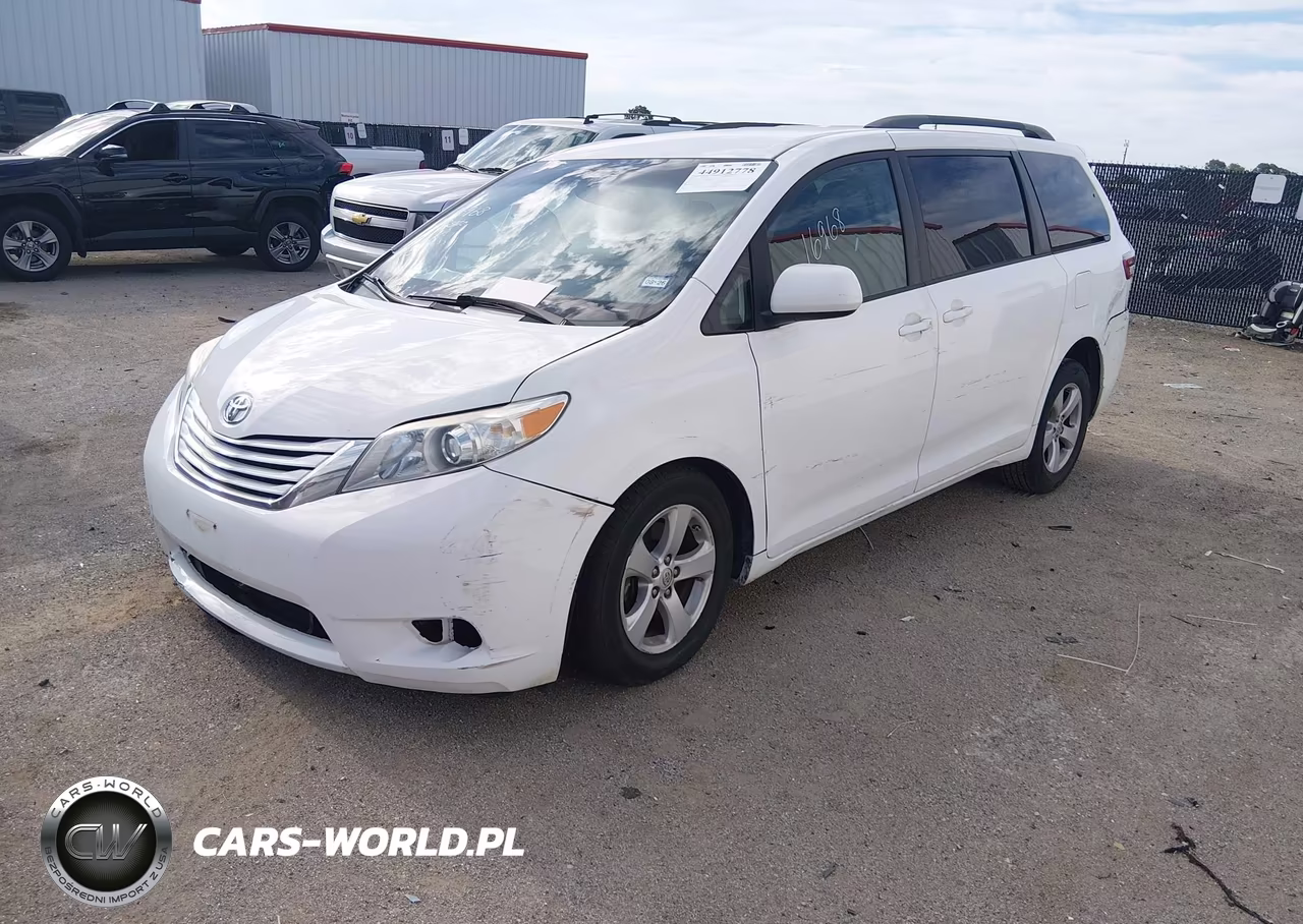 2015 Toyota Sienna Le 8 Passenger VIN:5TDKK3DC8FS577924 - 2
