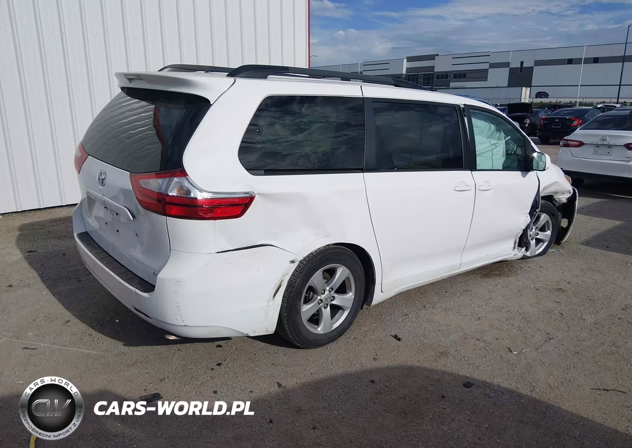 2015 Toyota Sienna Le 8 Passenger VIN:5TDKK3DC8FS577924 - 4