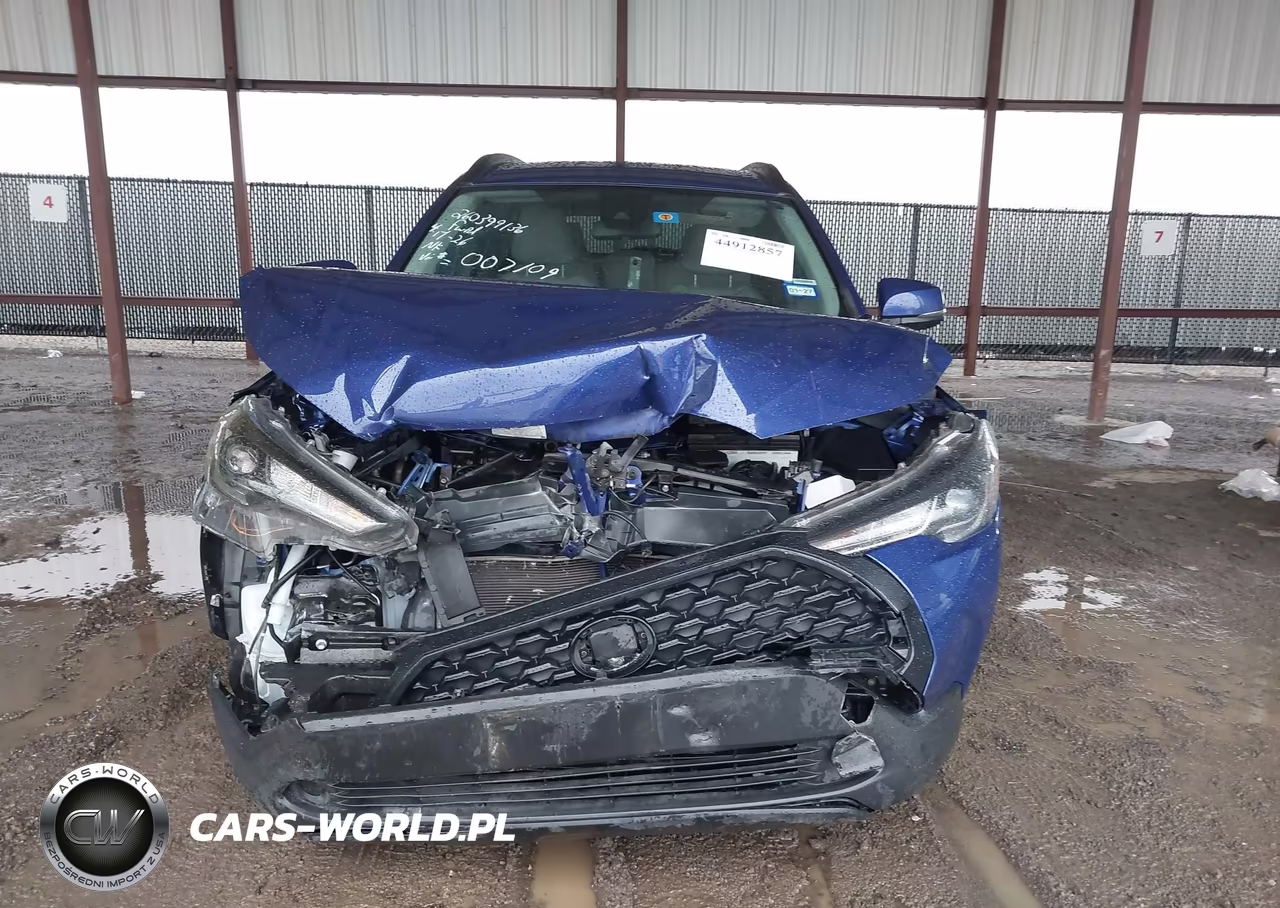 2022 Toyota Corolla Cross Le VIN:7MUCAAAG3NV007109 - 11