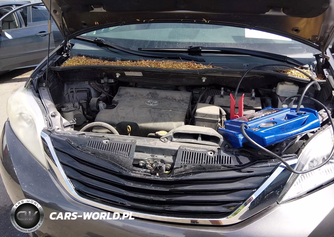 2011 Toyota Sienna Limited V6 VIN:5TDYK3DC8BS060949 - 10