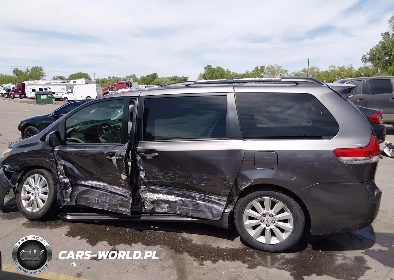 2011 Toyota Sienna Limited V6 VIN:5TDYK3DC8BS060949 - 14