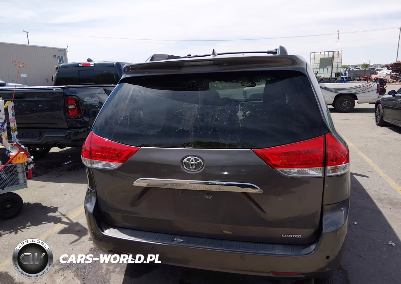 2011 Toyota Sienna Limited V6 VIN:5TDYK3DC8BS060949 - 16