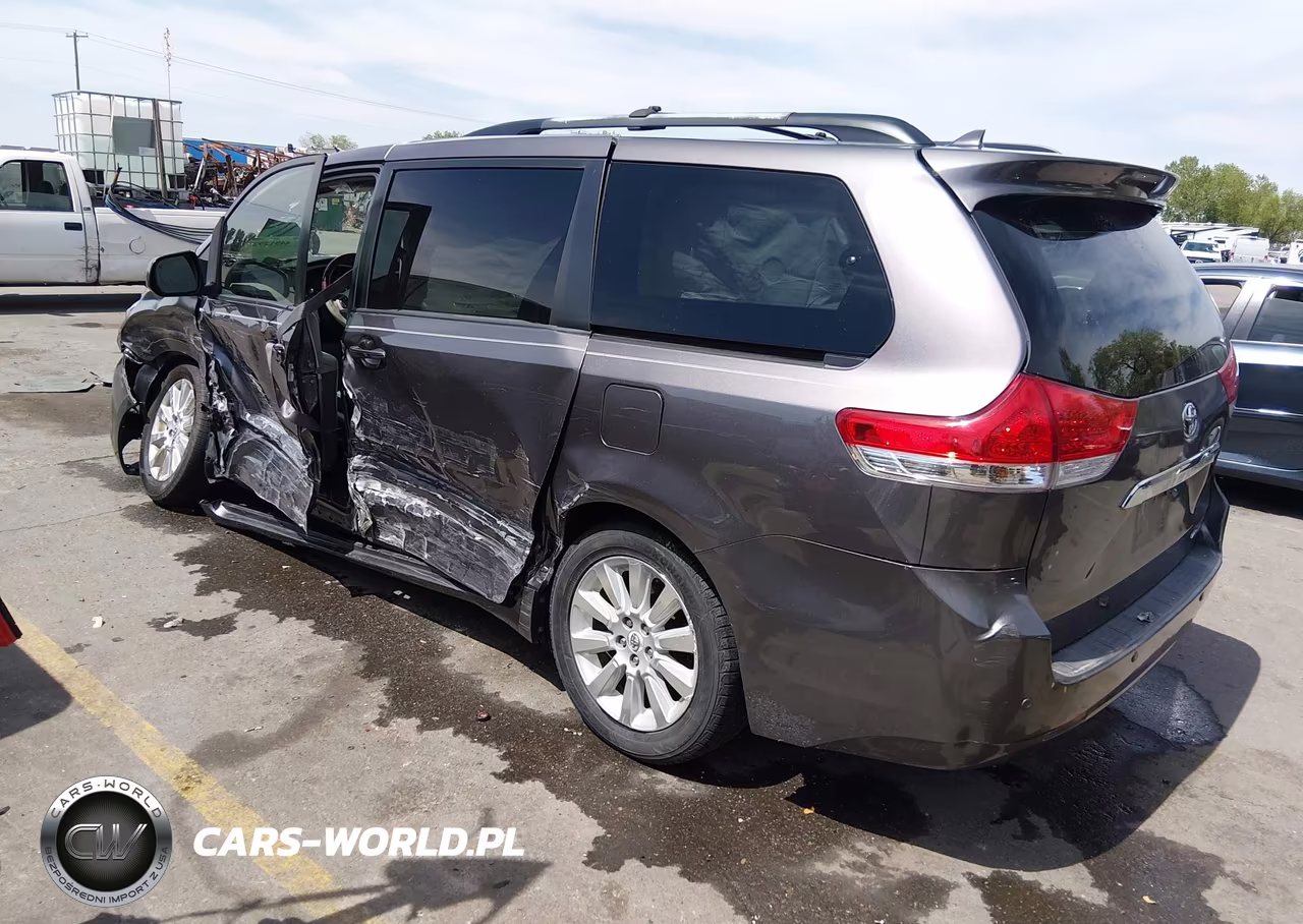 2011 Toyota Sienna Limited V6 VIN:5TDYK3DC8BS060949 - 3