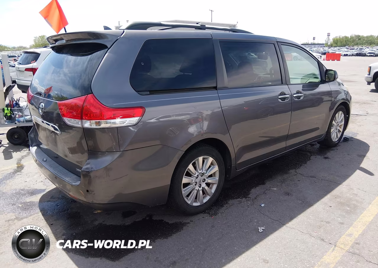2011 Toyota Sienna Limited V6 VIN:5TDYK3DC8BS060949 - 4