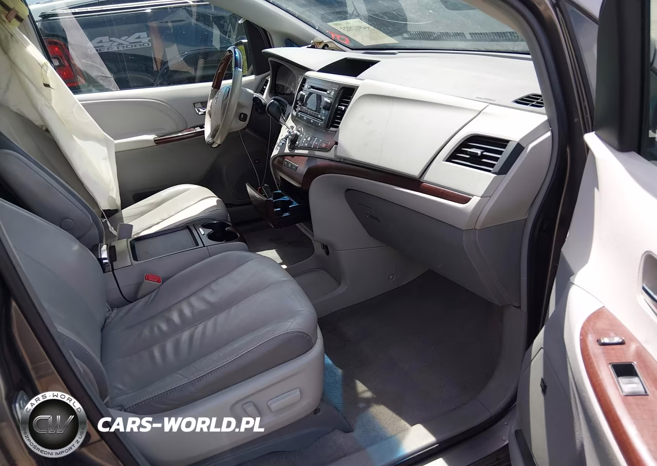 2011 Toyota Sienna Limited V6 VIN:5TDYK3DC8BS060949 - 5