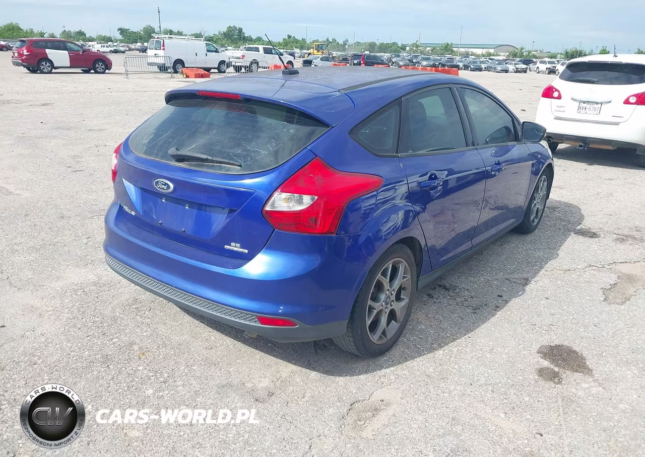 2014 Ford Focus Se VIN:1FADP3K27EL155671 - 4