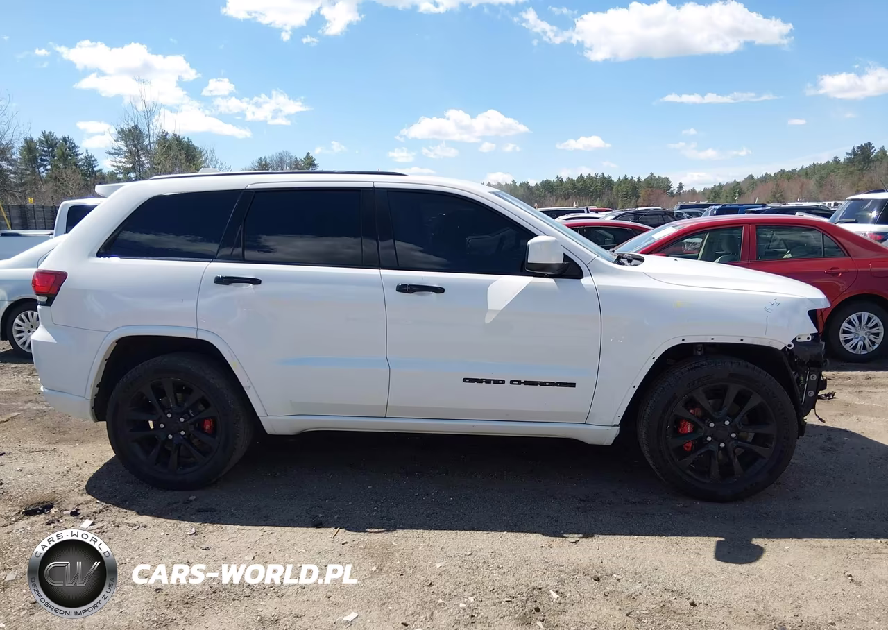 2018 Jeep Grand Cherokee Altitude 4X4 VIN:1C4RJFAG3JC264106 - 14