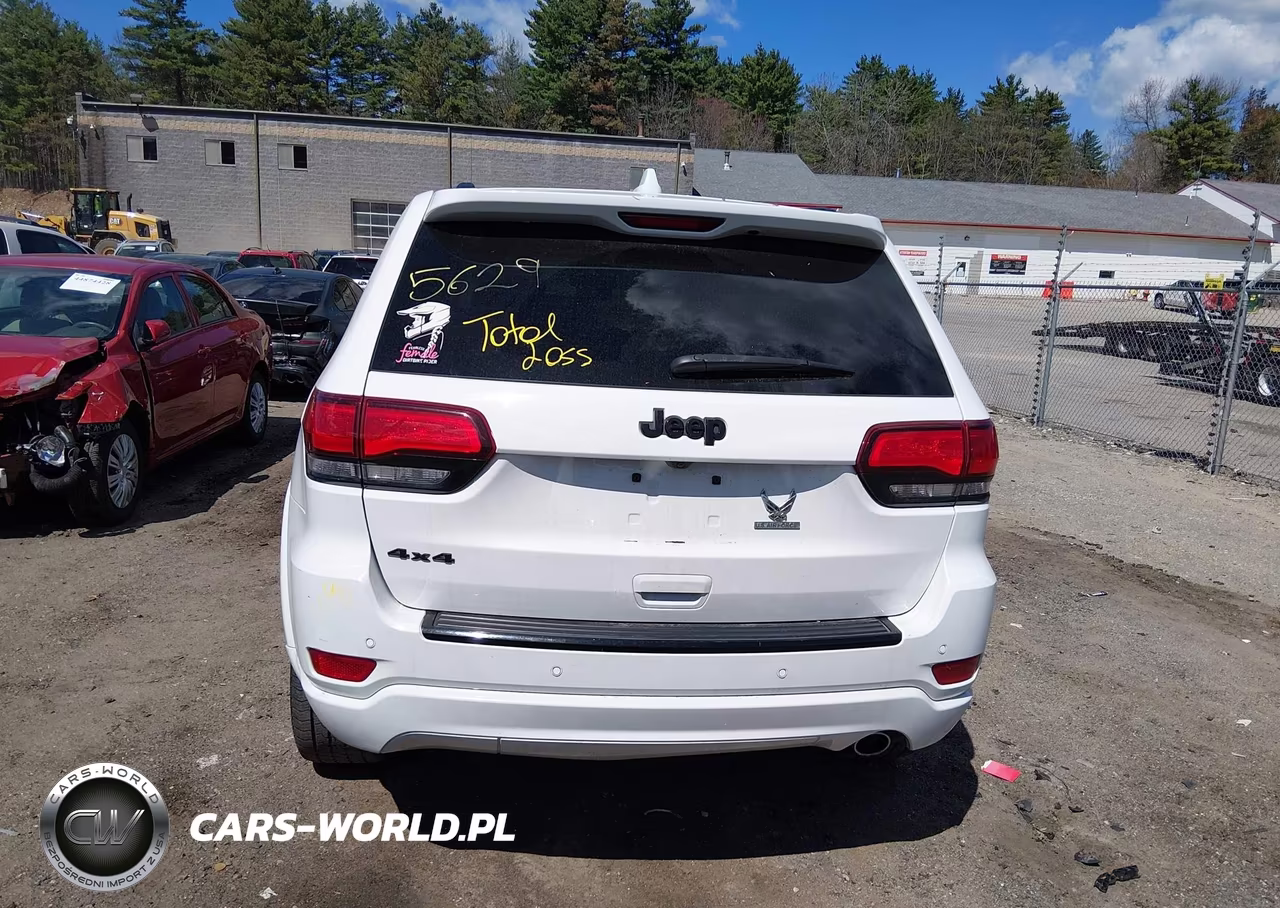 2018 Jeep Grand Cherokee Altitude 4X4 VIN:1C4RJFAG3JC264106 - 17