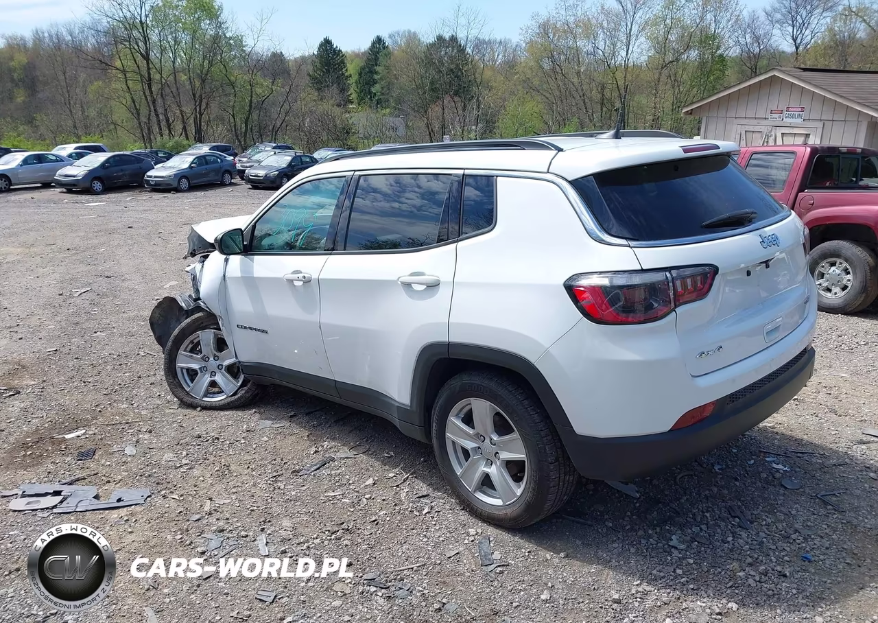 2022 Jeep Compass Latitude 4X4 VIN:3C4NJDBB0NT131593 - 3