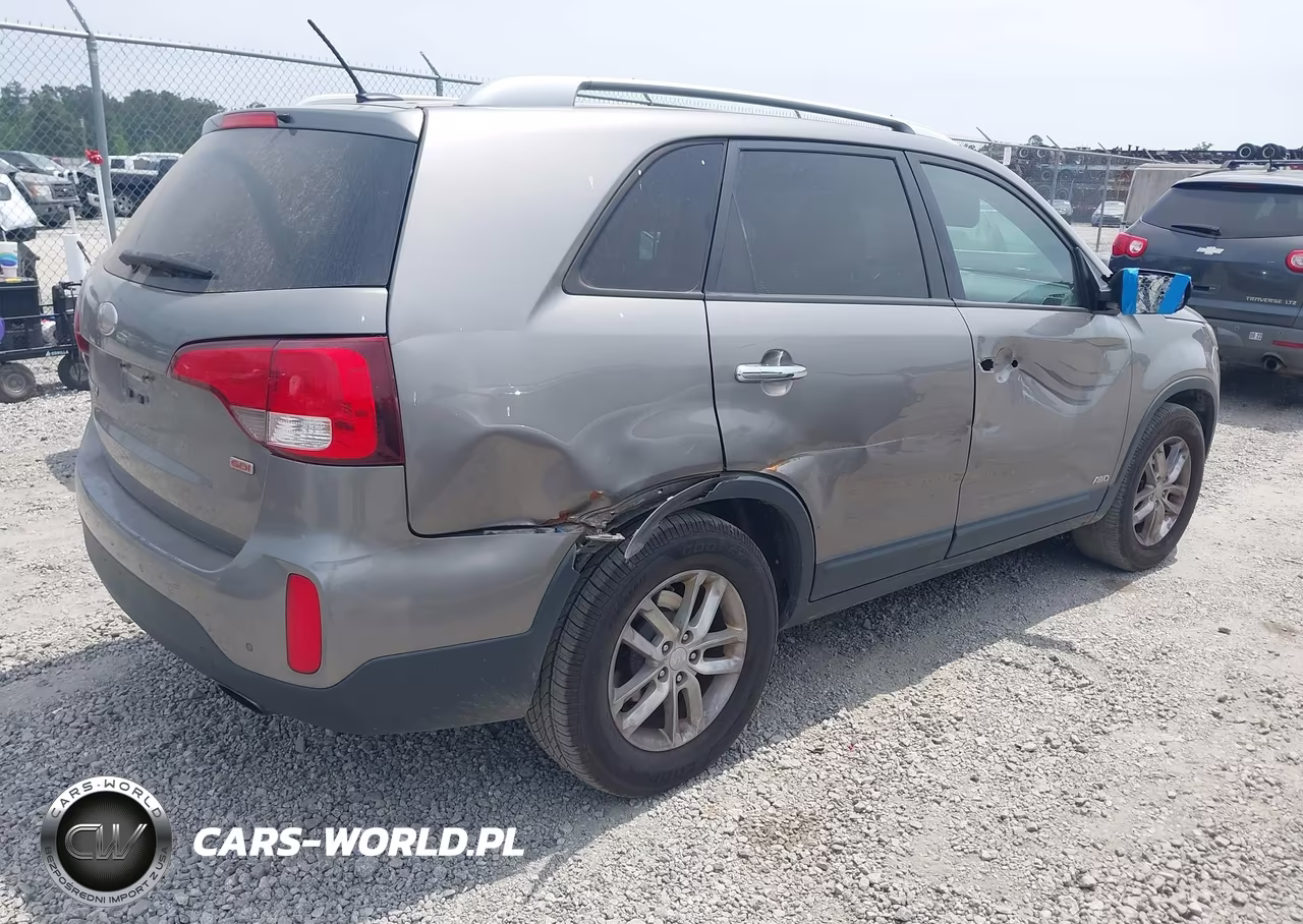 2014 Kia Sorento Lx VIN:5XYKTCA61EG450097 - 4