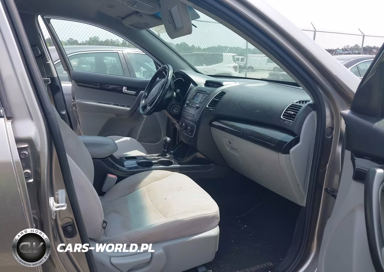 2014 Kia Sorento Lx VIN:5XYKTCA61EG450097 - 5